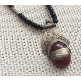 Collier touareg avec agate rouge 2