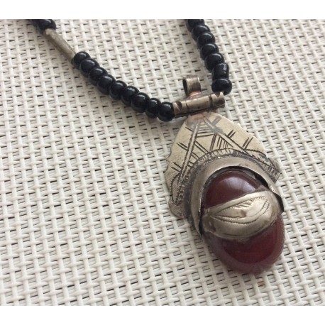 Collier touareg avec agate rouge Collier touareg avec agate rouge