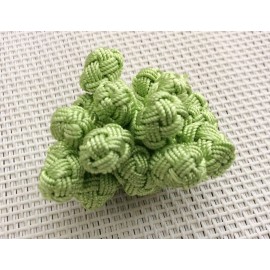 Perles boutons en soie vert clair / Aakad