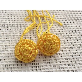 Perles fleurs en fil de soie x4