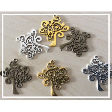 Breloque motif arbre de couleur argent