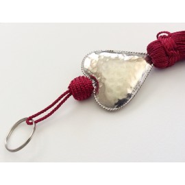 Porte clé soie rouge avec perle coeur 2