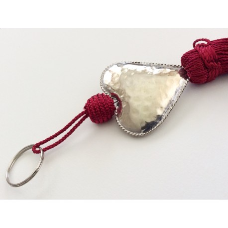 Porte clé soie rouge avec perle coeur Porte clé soie rouge avec perle coeur