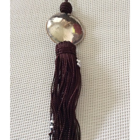 Porte clé marron avec perle ronde