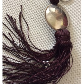 Porte clé marron avec perle ronde