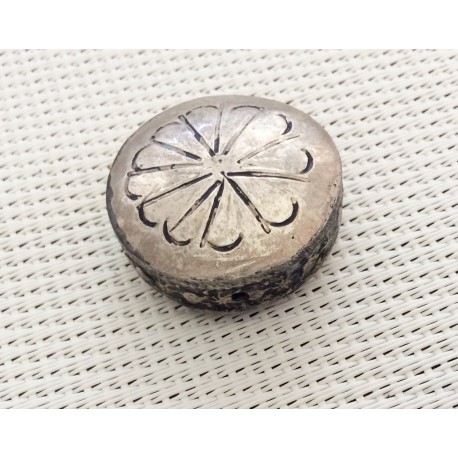 2 perles palets en métal ciselé 2 perles palets en métal ciselé