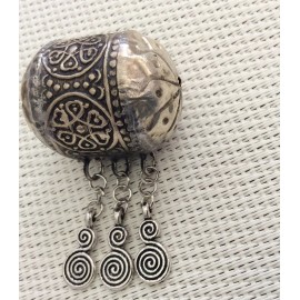 Grande Perle tube en métal et breloques