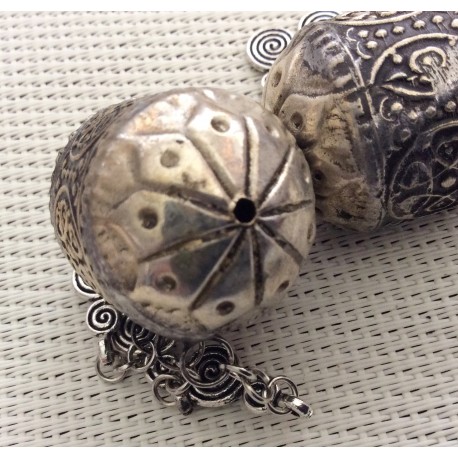 Grande Perle tube en métal et breloques Grande Perle tube en métal et breloques