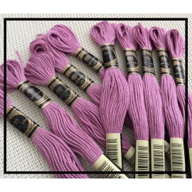 Echevettes de fils de coton violettes