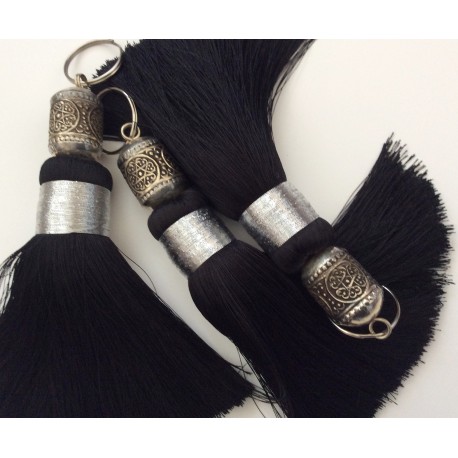 Grand pompon gris argent et sa perle