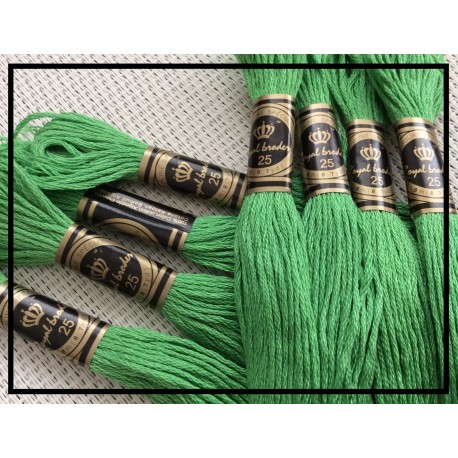 Echevettes de fils en coton vert "brin d'herbe"