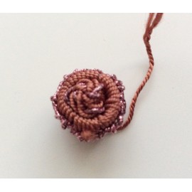 Perles fleurs marron en fil de soie 2