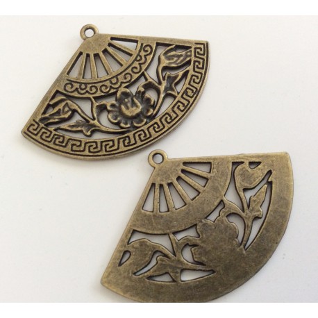 Paire de breloques éventails bronzes