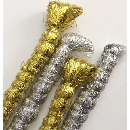 Echeveaux de fils argentés et dorés