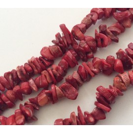 Perles chips rouges vendues en enfilade