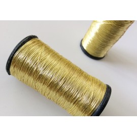 Bobine de fil doré 2
