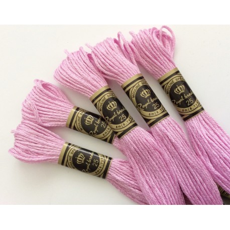 Echevettes de fils à broder roses