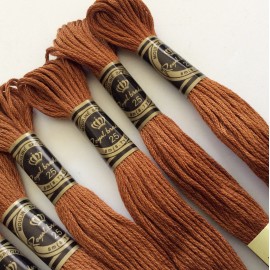 Fil à broder de couleur Brune 2