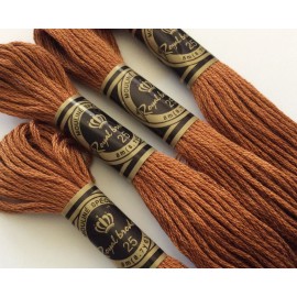 Fil à broder de couleur Brune