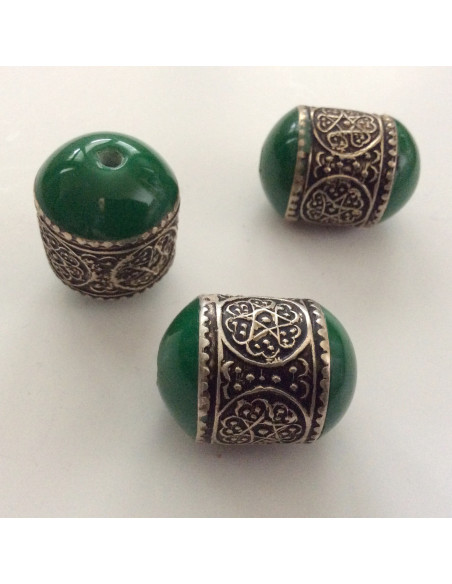 Perle en métal de couleur verte