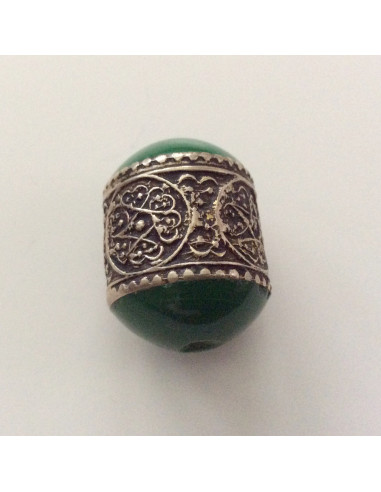 Perle en métal de couleur verte