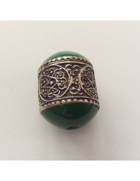 Perle en métal de couleur verte