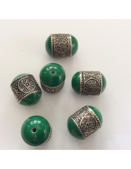 Perle en métal de couleur verte