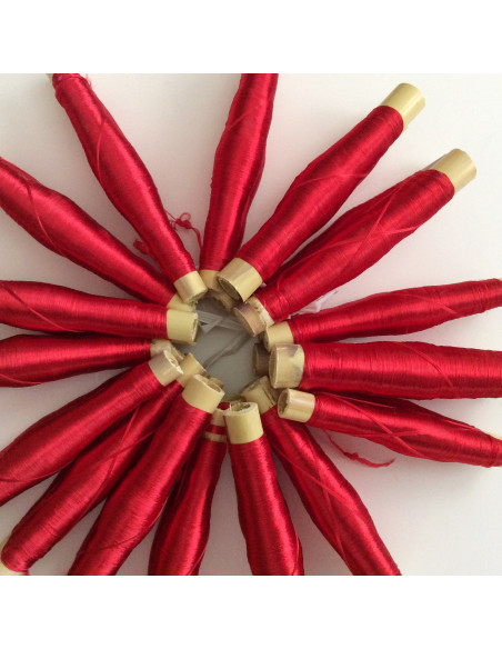 Bobines de fils en soie sabra Rouge