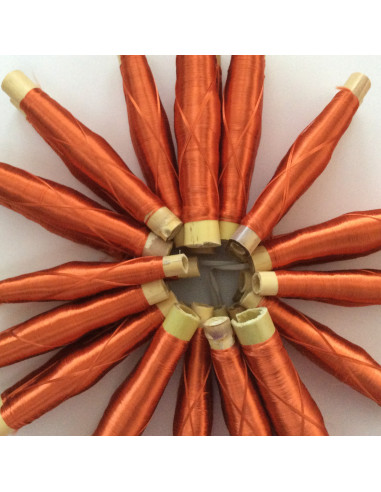 Bobines de fils en soie sabra orange...