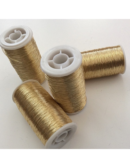 Bobine de fil doré