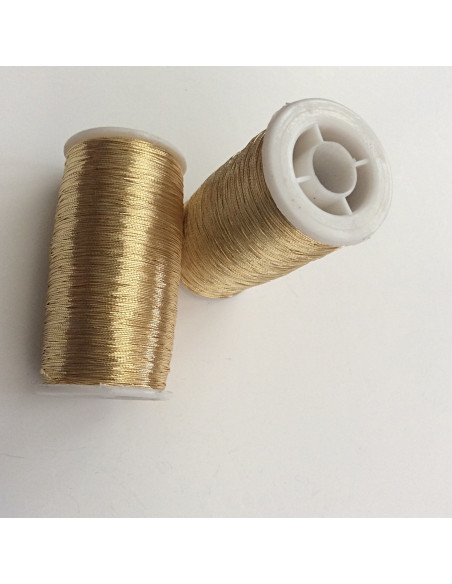 Bobine de fil doré