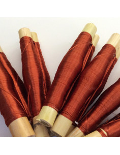 Bobines de fils en soie...