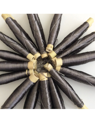 2 bobines de fils en soie sabra gris...