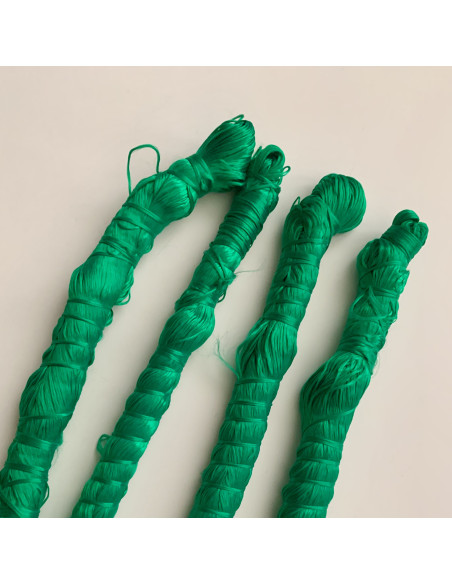 Fil en soie végétale verte vendu en écheveau