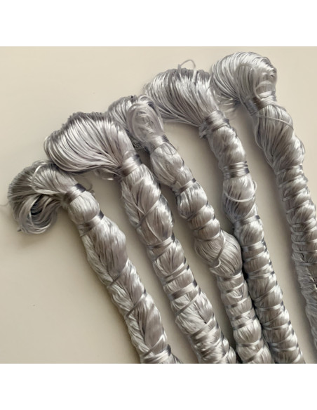Echeveau de fil en soie couleur Gris Argenté