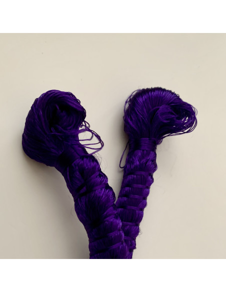 Echeveau de fil en soie couleur Violet