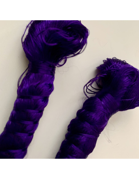 Echeveau de fil en soie couleur Violet