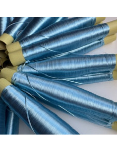 Bobines de fils en soie...