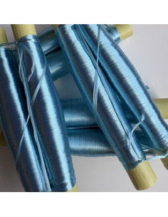 Bobines de fils en soie... 2