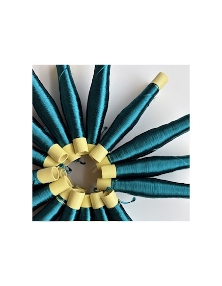 Bobines de fils en soie sabra Bleu Paon
