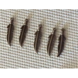 X 10 plumes Breloques en métal