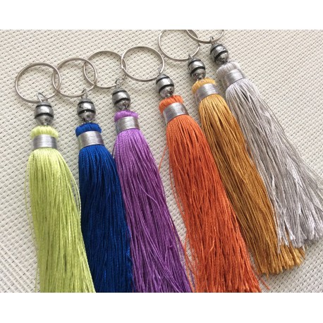 Pompon vert amande en Soie végétale Pompon vert amande en Soie végétale