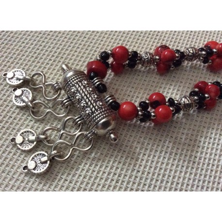 Collier marocain en perles rouges et argentées