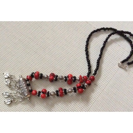 Collier marocain en perles rouges et argentées
