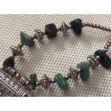 Collier artisanal aux tons verts avec pendentif original Collier artisanal aux tons verts avec pendentif original