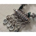 Collier artisanal aux tons verts avec pendentif original Collier artisanal aux tons verts avec pendentif original