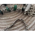 Collier artisanal aux tons verts avec pendentif original Collier artisanal aux tons verts avec pendentif original