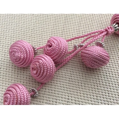 Porte clés avec perles en soie roses