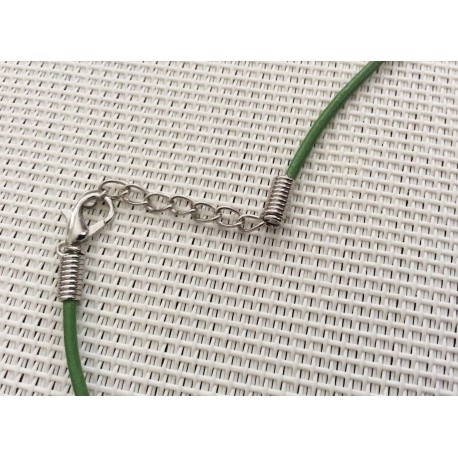 Cordon collier vert en cuir Cordon collier vert en cuir