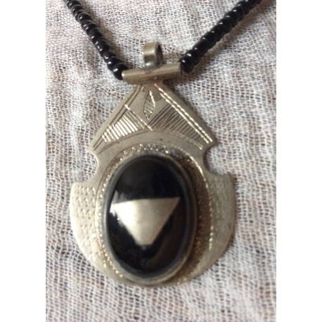 Collier touareg avec agate noire Collier touareg avec agate noire